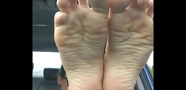  Theperfectmistress shows off her sweaty feet - Prettyfeets.com